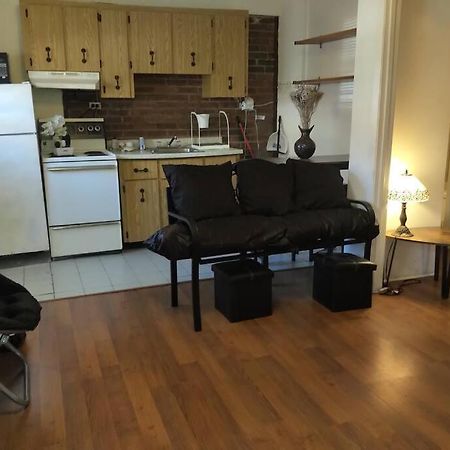 Awesome Cozy 1 Bedroom Coachhouse Торонто Екстер'єр фото
