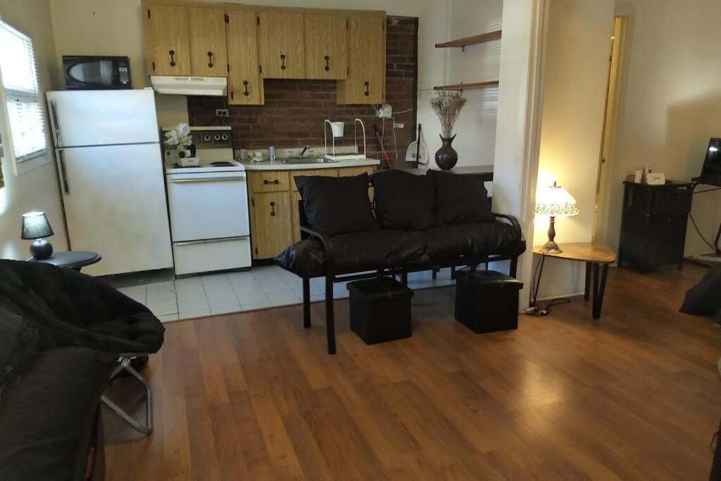 Awesome Cozy 1 Bedroom Coachhouse Торонто Екстер'єр фото
