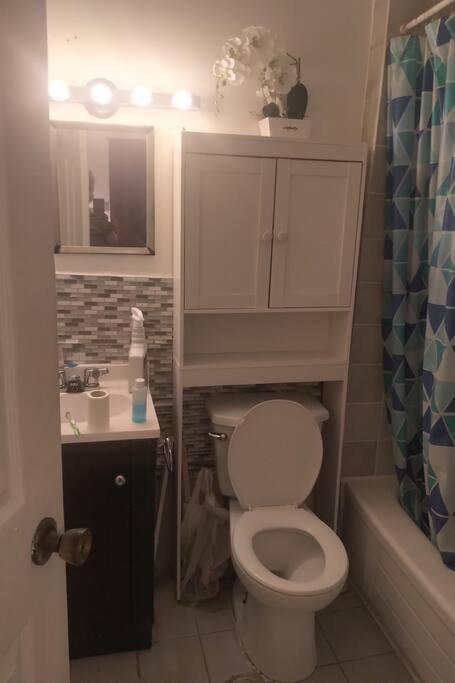 Awesome Cozy 1 Bedroom Coachhouse Торонто Екстер'єр фото
